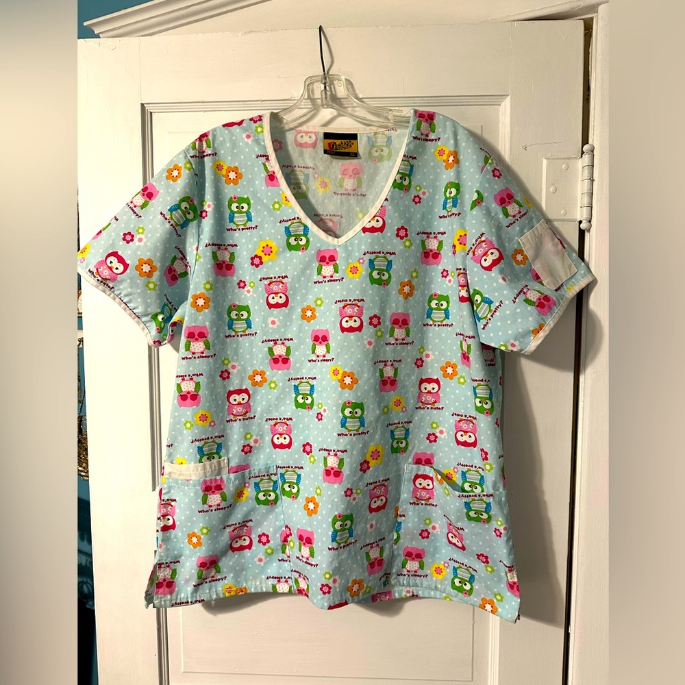 Light Blue Owl-Print V-Neck Tunic Top with Pockets